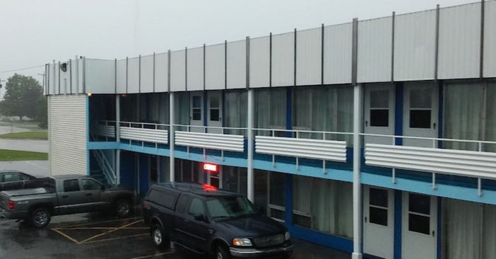 Skyline Motel (Penthouse Restaurant) - From Web Listing (newer photo)